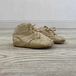 Vintage White Leather Baby Shoes /bh